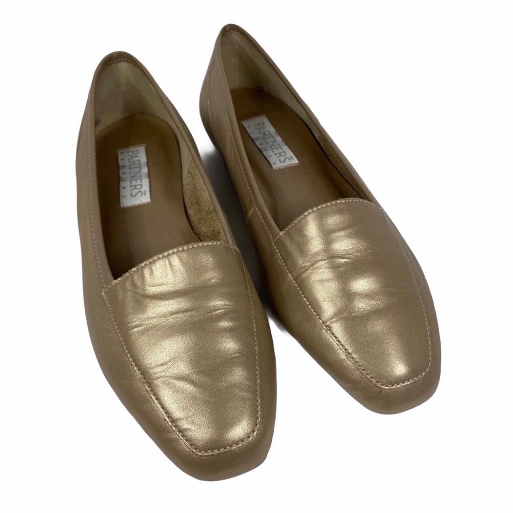 ☘️Partners for Mervyns tan/gold loafers Size 7M